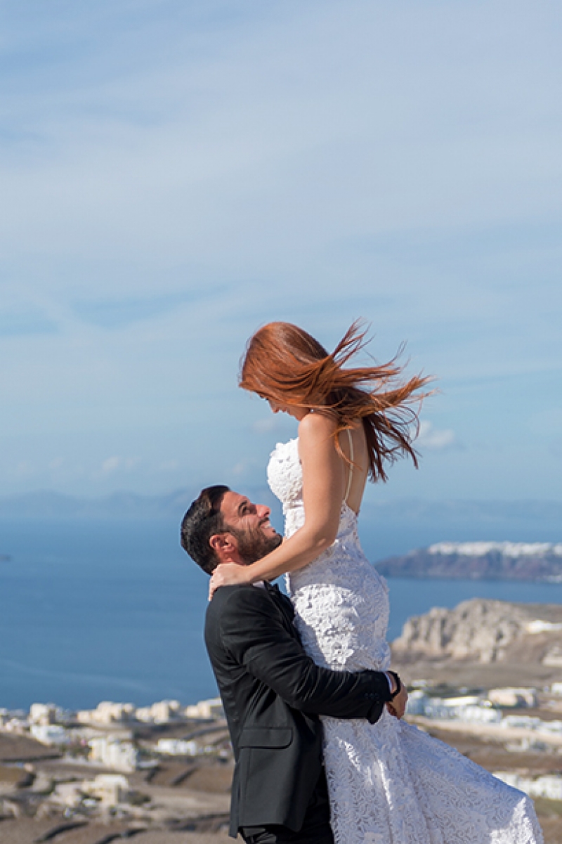 A breathtaking after wedding session at Pyrgos, Santorini